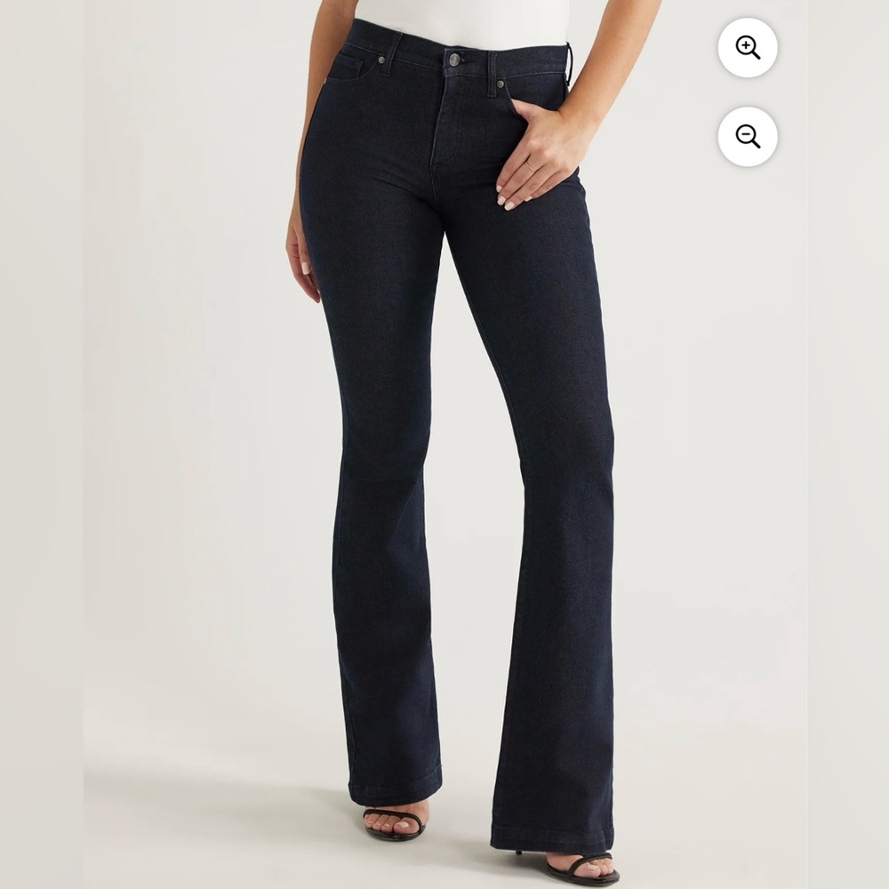 •Sofia Jeans by Sofía Vergara  Women's Black Flared Jeans - Picture 2 of 12